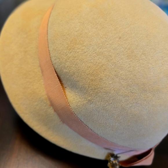 Vtg. Ecquisite Cloche Hat of Golden Tan Velvet or Suede W/Embellishments - Picture 4 of 9